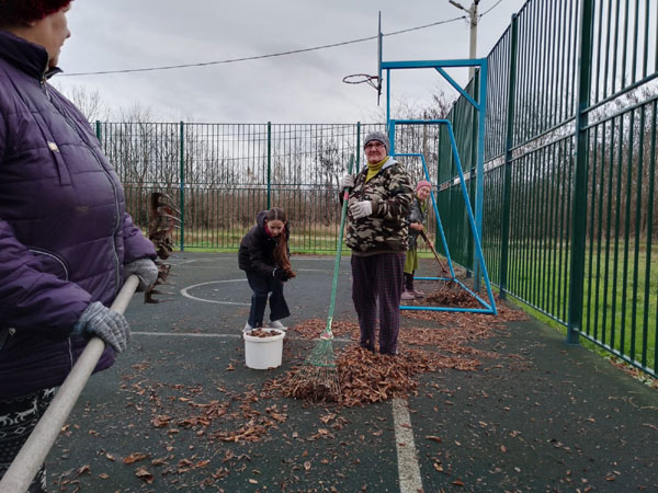 уборка спортивной площадки