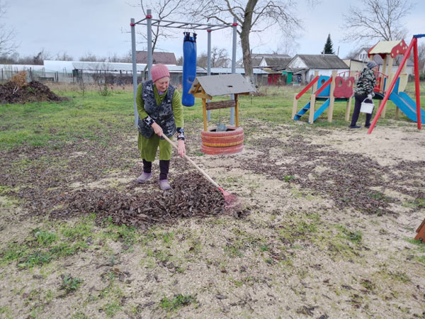 уборка детской площадки