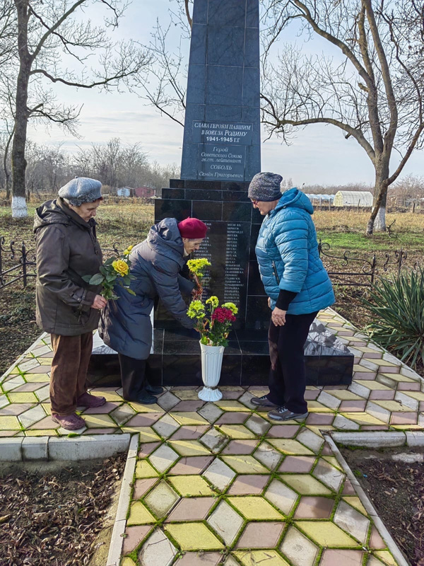 Почтили память героя