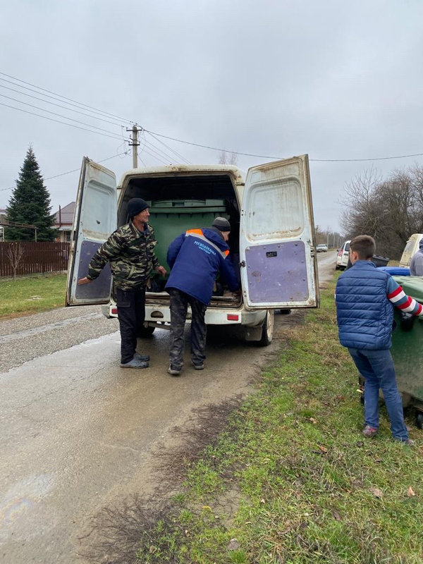 выгрузка пластиковых контейнеров ТКО