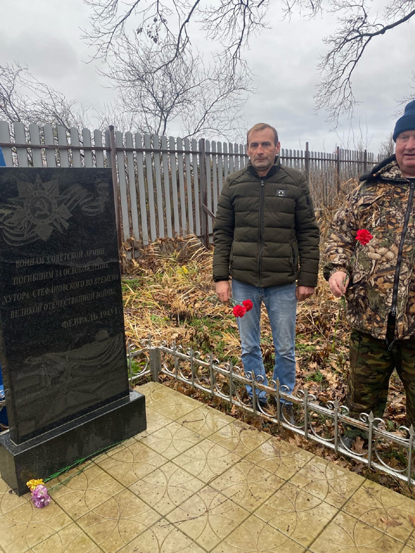 почтили память "Неизвестному солдату"